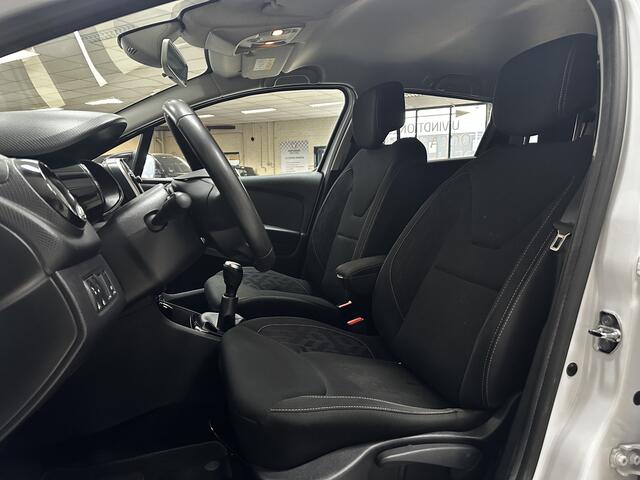 Renault CLIO Estate 0.9 TCe Limited/ LED Dagrijverl./ 16''LMV/ Keyless Entry+GO/ DAB+/ Apple+Android/ Clima/ Navi/ Cruise/ Bluetooth/ Multi.Stuur/ Elek.Pakket/ Isofix/ PDC Achter.