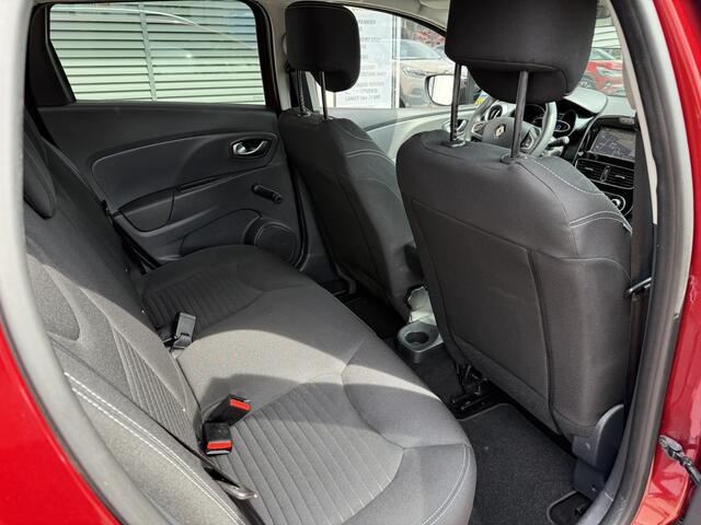 Renault CLIO Estate 1.2 TCe 120 Limited | trekhaak | climat control | regen/lichtsensor | tijdelijk gratis Top Afleverpakket twv Eur 695