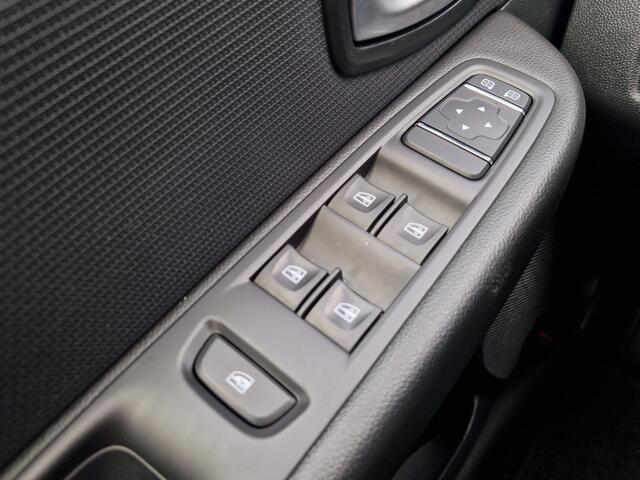 Renault CLIO 0.9 TCe Limited / Lm velgen / Navigatie / Bass Reflex