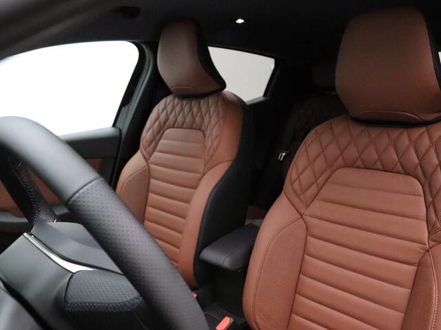 Renault CLIO STAM Limité 75 E-Tech full hybrid 145pk #15 van 75 Adapt. cruise | 360° Camera | BOSE | Leder | 9,3" Navi | 17" Velgen