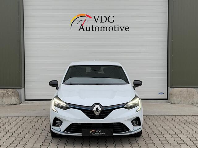 Renault CLIO 1.6 E-Tech Hybrid 140 First Edition / Clima / Camera / Navigatie / 17" LM velgen / Trekhaak