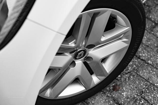 Renault CLIO 1.0 TCe 100 PK Zen | Haaievinantenne | Easy Link scherm | ramen voor elektrisch bedienbaar | | incl. Bovag rijklaarpakket met 12 maanden garantie |