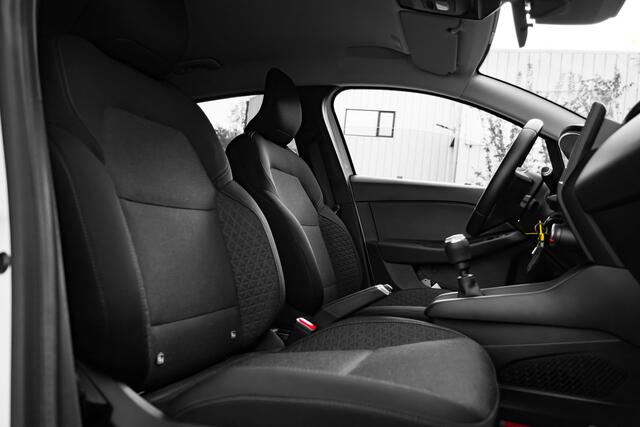 Renault CLIO 1.0 TCe 100 PK Zen | Haaievinantenne | Easy Link scherm | ramen voor elektrisch bedienbaar | | incl. Bovag rijklaarpakket met 12 maanden garantie |