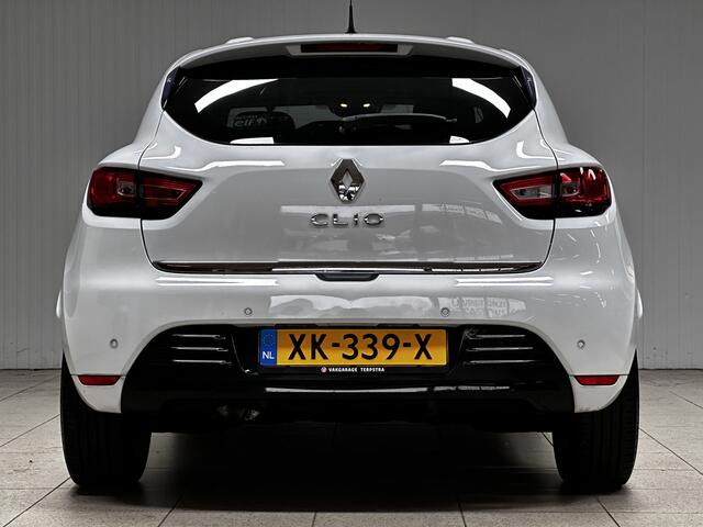 Renault CLIO 0.9 TCe Limited/ Apple + Android/ DAB+/ 16'' LMV/ Keyless/ Extra getint glas/ Navi/ Airco/ Cruise/ Elek. pakket/ Isofix/ Bluetooth/ Armsteun/ Multi. LEDER. Stuur/ Mistl./ PDC/ Chroom/ LED Dagrijverl.