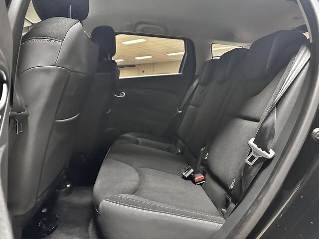 Renault CLIO Estate 0.9 TCe Limited/ Trekhaak/ DAB+/ Keyless/ Navi/ Airco/ Cruise/ Elek. pakket/ Isofix/ Bluetooth/ Armsteun/ Multi. LEDER. Stuur/ 16'' LMV/ Mistl./ PDC/ Extra getint glas.