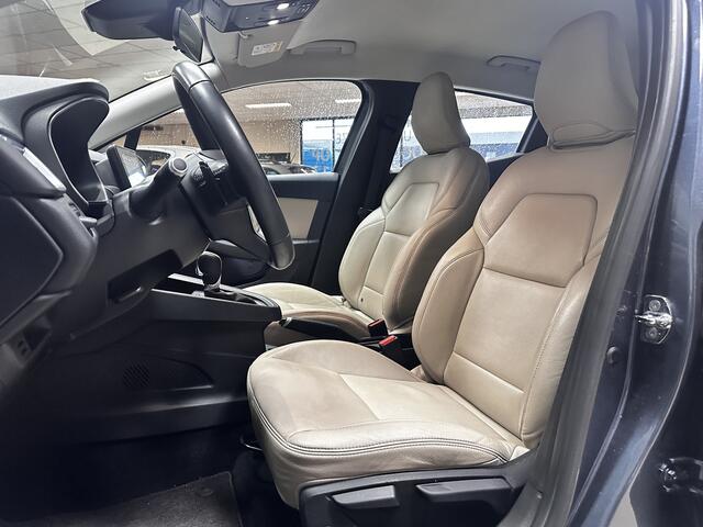 Renault CLIO 1.3 TCe Intens/ Automaat!/ 131pk!/ 16'' LMV/ Apple + Android/ Camera/ Leder/ Stoelverw./ DAB+/ Keyless/ LED Koplampen/ Navi/ Clima/ Cruise/ Elek. pakket/ Isofix/ Multi. LEDER. Stuur/ 16'' LMV/ PDC V+A/ Chroo