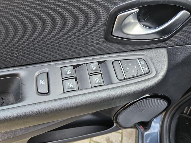 Renault CLIO Estate 0.9 TCe Limited