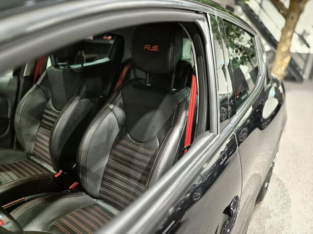 Renault CLIO 1.6 Turbo R.S. Trophy Akrapovic | Bose | Clima | LED | Navi | Stoelverwarming | Keyless