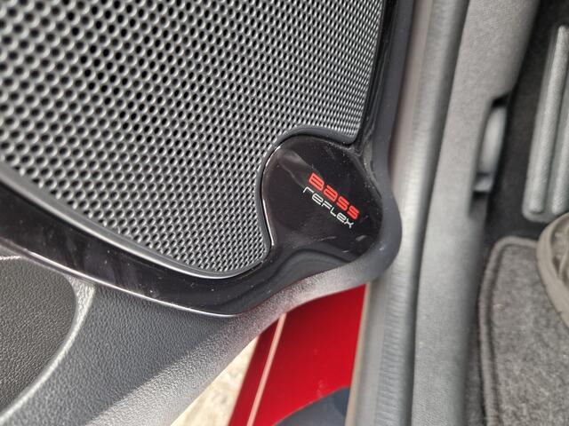 Renault CLIO 0.9 TCe Limited / Navigatie / Bass Reflex / LM-velgen