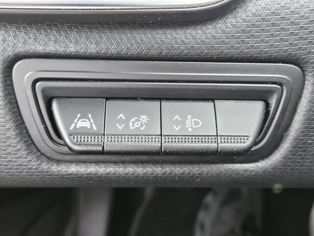 Renault CLIO 1.0 TCe 90 Techno *AC*Navi*Full-assist*Multimedia