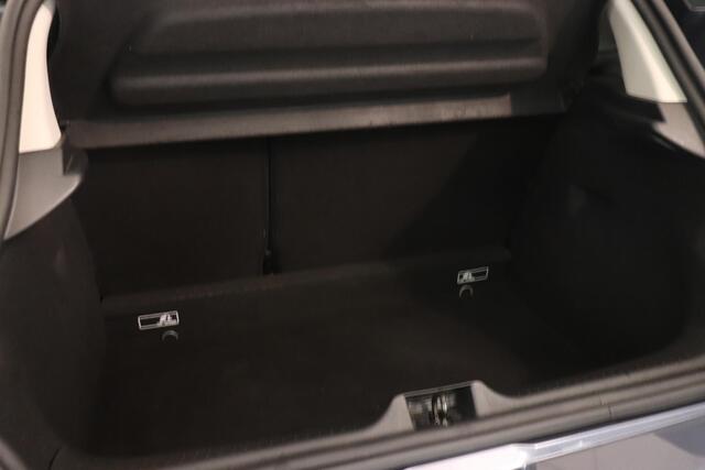 Renault CLIO 0.9 TCe Limited | Airco | Parkeersensoren | Navigatie | Key-less | Bluetooth | Lichtmetaal | Armsteun |