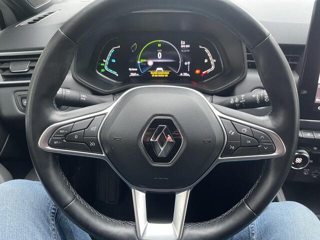Renault CLIO IV 1.6 E-Tech Hybrid 140 Intens | Pack Winter | Pack Comfort | Pack EASY LINK navigatie 9,3 inch | Armsteun | 16 inch lichtmetalen velgen | Dealeronderhouden | Camera achter | Parkeersensoren voor + achter |