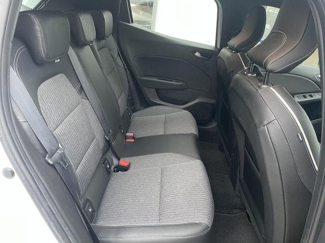 Renault CLIO IV 1.6 E-Tech Hybrid 140 Intens | Pack Winter | Pack Comfort | Pack EASY LINK navigatie 9,3 inch | Armsteun | 16 inch lichtmetalen velgen | Dealeronderhouden | Camera achter | Parkeersensoren voor + achter |