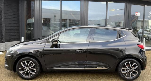 Renault CLIO 0.9 TCe Limited | ZEER NETTE STAAT | Trekhaak | Parkeersensoren | Airco | Navigatie | Cruise Control | DAB+ | 2 Sleutels | Armsteun |