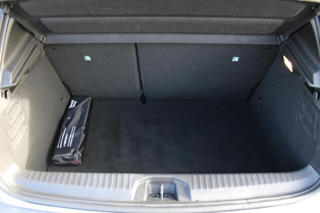 Renault CLIO 1.6 E-Tech Full Hybrid 145 techno | PACK NAVIGATION | PACK LOOK | CAMERA | PARKEERSENSOREN | CLIMATE CONTROL | CRUISE CONTROL | APPLE CARPLAY