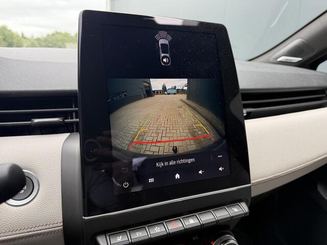 Renault CLIO 1.6 E-Tech Hybrid 140PK Initiale Paris / Trekhaak / All Season Banden / Lederen Bekleding / Stoel & Stuurverwarming / Apple Carplay & Android Auto / Navigatie / Achteruitrijcamera /