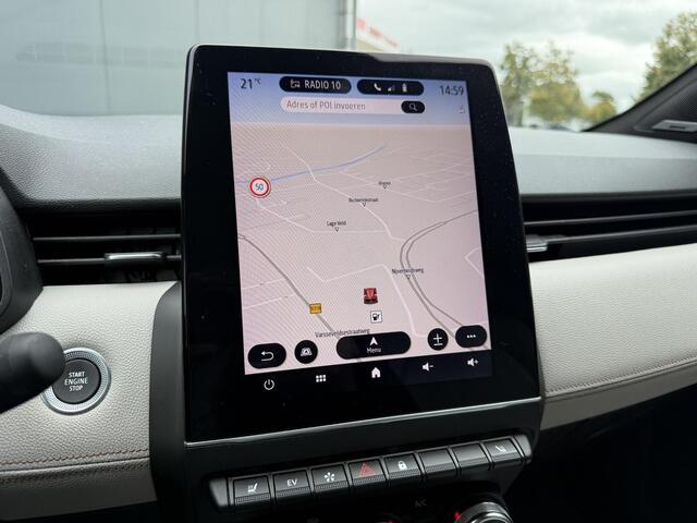 Renault CLIO 1.6 E-Tech Hybrid 140PK Initiale Paris / Trekhaak / All Season Banden / Lederen Bekleding / Stoel & Stuurverwarming / Apple Carplay & Android Auto / Navigatie / Achteruitrijcamera /