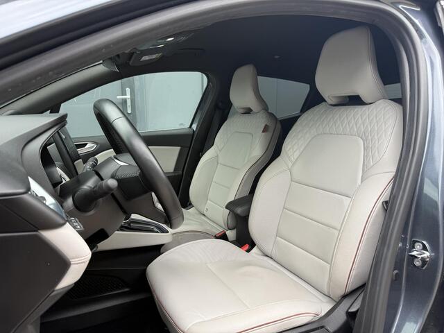 Renault CLIO 1.6 E-Tech Hybrid 140PK Initiale Paris / Trekhaak / All Season Banden / Lederen Bekleding / Stoel & Stuurverwarming / Apple Carplay & Android Auto / Navigatie / Achteruitrijcamera /