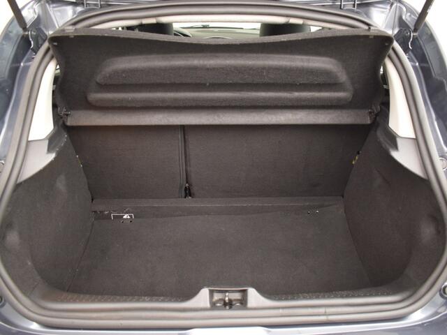 Renault CLIO 0.9 TCe Intens | Lichtmetaal o Navigatie o Half Leder