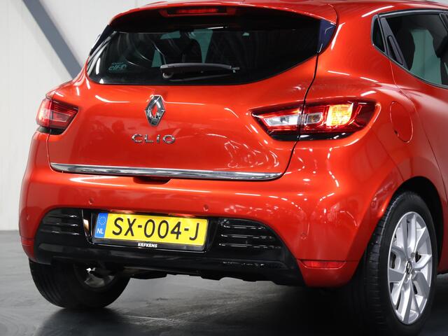 Renault CLIO 90PK TCe Limited | 2de eigenaar | Keyless | Radio/DAB | 16"LMV | Armsteun | Navigatie | LED | Airco | Isofix | Privacy Glass | Parkeersensoren | NL AUTO! |
