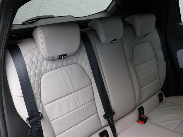 Renault CLIO E-Tech Hybrid 140pk Initiale Paris | Lederen bekleding | BOSE | Stoel- en stuurwielverwarming |