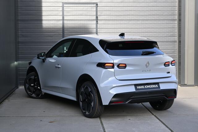 Renault CLIO esprit Alpine | Achteruitrijcamera | Elektronisch geregelde airconditioning | Grille in zwart met daarin verwerkt 113 Renault logo's