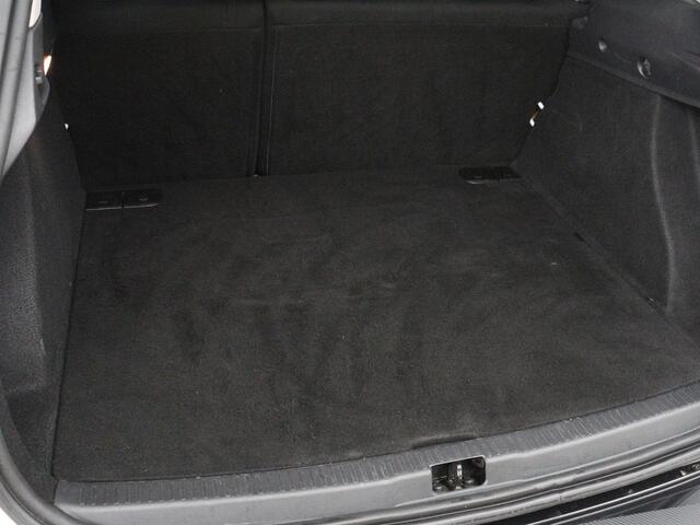 Renault CLIO 0.9 TCe Limited | Navigatie | Airco | Cruise control | Keyless | Parkeerhulp | Bluetooth | DAB+ | Lichtmetalen velgen