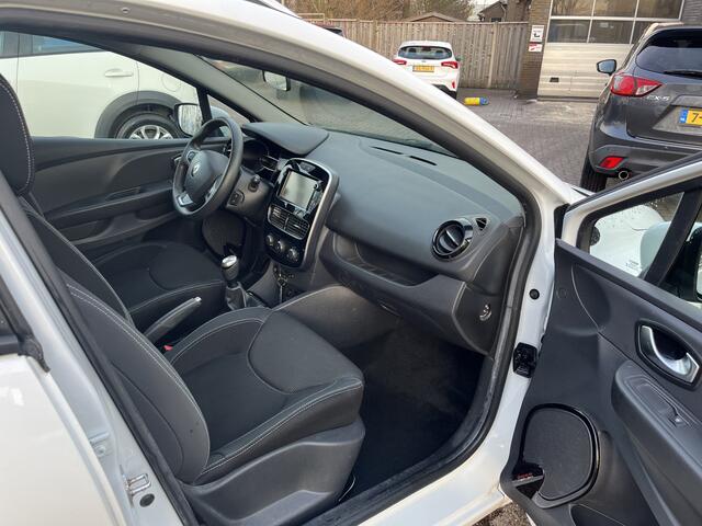 Renault CLIO Estate 0.9 TCe Zen NAVI CARPLAY