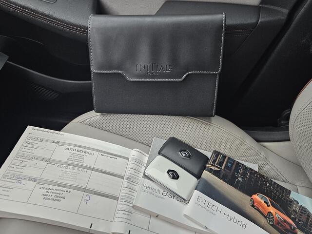 Renault CLIO E-Tech Hybrid 140PK Initiale Paris / BOSE Premium Audio / Lederen Bekleding / Stoel & Stuurverwarming / Apple Carplay & Android Auto / All Season Banden / Trekhaak / Navigatie / Achteruitrijcamera /