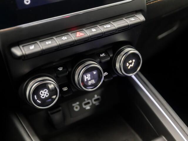 Renault CLIO 1.6 E-Tech Hybrid 140 Initiale Paris 140Pk Automaat (APPLE CARPLAY, GROOT NAVI, CAMERA, LEDER, BOSE AUDIO, GETINT GLAS, STOELVERWARMING, ZWART HEMEL, KEYLESS, NIEUWSTAAT)