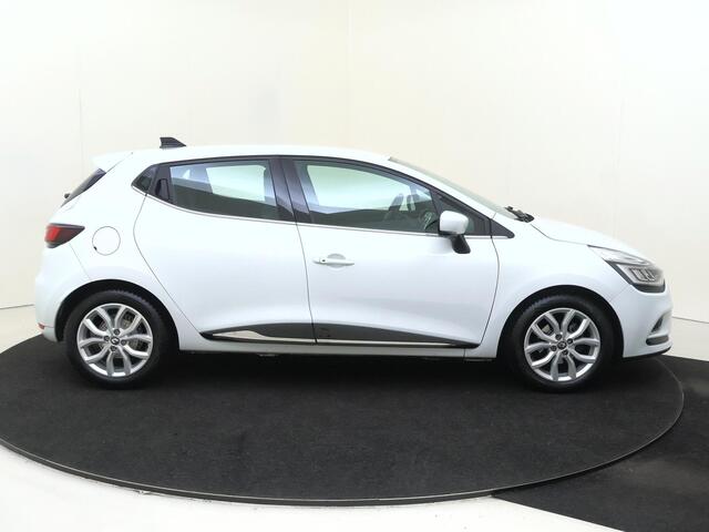 Renault CLIO 1.2 TCe 120 PK Intens AUTOMAAT | Parkeer pakket | achteropkomend verkeer waarschuwing | airco automatisch | cruise control | LED koplampen | lichtmetalen velgen 16" | navigatiesysteem full map |