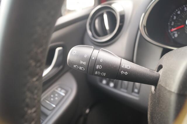 Renault CLIO Estate 0.9 TCe 90pk Limited -NAVI-AIRCO-PDC-TREKHAAK-LED-