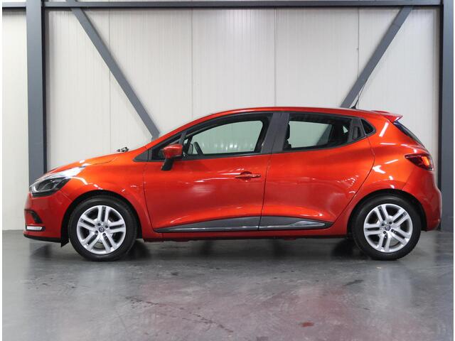Renault CLIO 90PK TCe Zen | 2de eigenaar | Keyless | Radio/DAB | Bluetooth | Navigatie | LED | Climate Control | Isofix | Parkeersensoren | Start/stop systeem | All Season Banden | NL AUTO! |