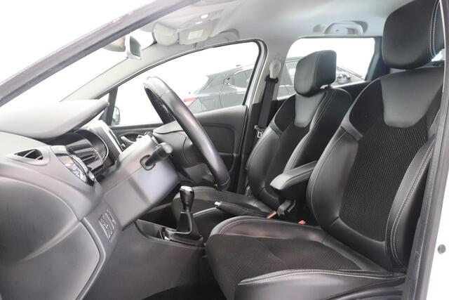 Renault CLIO Estate 0.9 TCe Intens | Camera | Climate control | Trekhaak | LED koplampen | Half Leder |