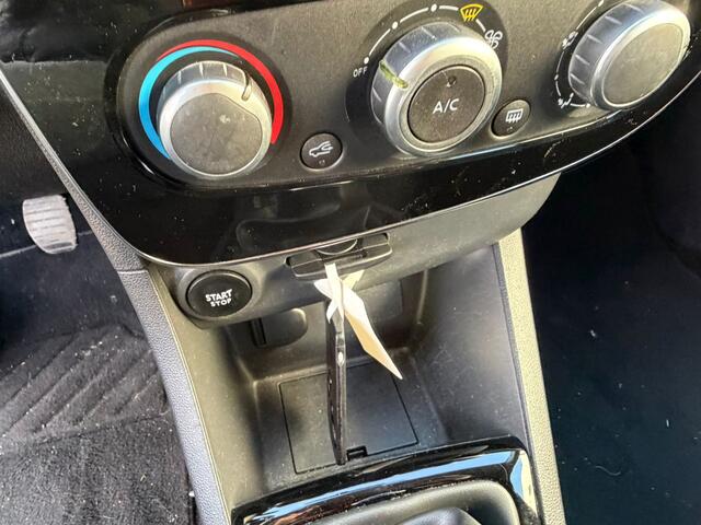 Renault CLIO BWJ 2017 | 1.2 TCe 119PK Zen | TREKHAAK | AIRCO | NAVI | CRUISE | LICHTMETAAL |