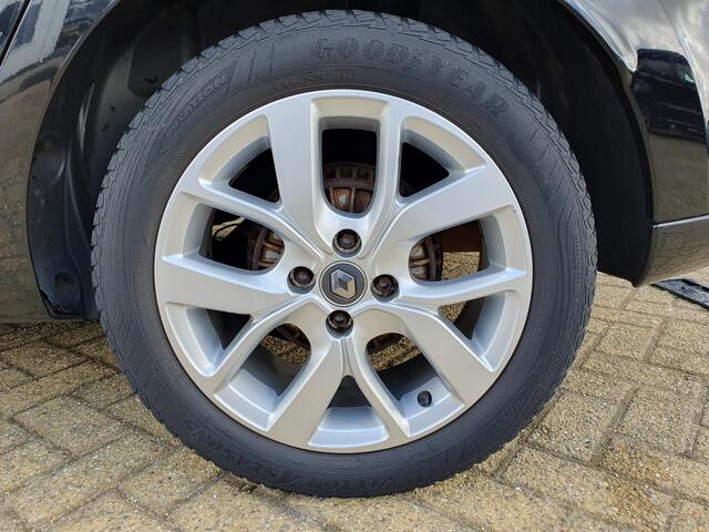 Renault CLIO Estate 0.9 TCe Limited 90PK | Nette Staat | NL AUTO | NIEUWE APK | Airco | Parkeersensoren | Navigatie | Cruise Control | Armsteun | Keyless Entry | Keyless Start | Lederen Stuurwiel | Led dagrijverlichting | Lichtmetalen Velgen | Mistlampen |