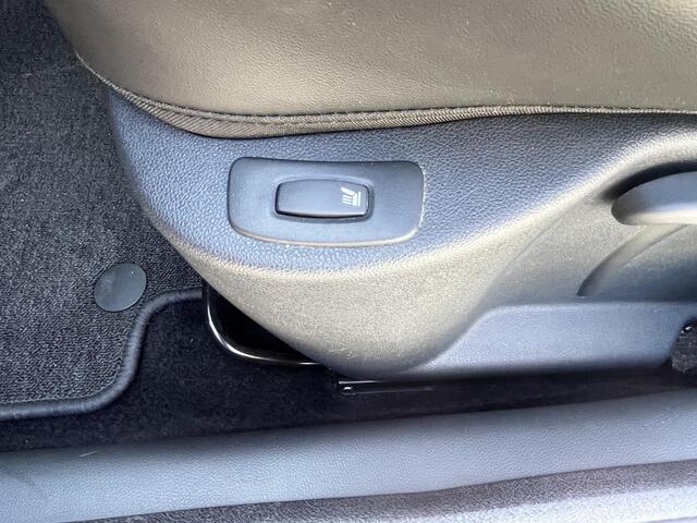 Renault CLIO Estate TCe 90 Intens / Navigatie / Bluetooth / Dealer Onderhouden / Airco / Cruise Control / Stoelverwarming/ Trekhaak /