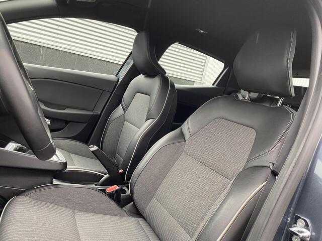 Renault CLIO 1.0 TCe Intens Nederlandse auto, achteruitrij camera, navigatie, draadloze telefoonlader, keyless entry- & start, parkeersensoren voor- & achter