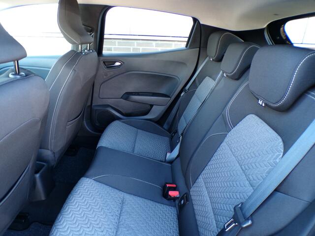 Renault CLIO 1.0 TCe 90 evolution, Carplay + Android Auto / Full LED. / Sensoren / Navigatie / 16'' LMV