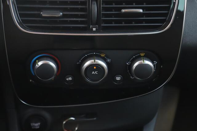 Renault CLIO 0.9 TCe Limited Navigatie Airco Cruise Control Bluetooth 15 inch LMV Parkeersensor