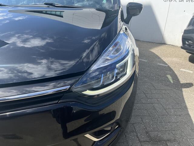 Renault CLIO 1.2 TCe Initiale / AUTOMAAT / CAMERA / LEDER / VOORSTOELEN VERWARMD / MIDDENARMSTEUN