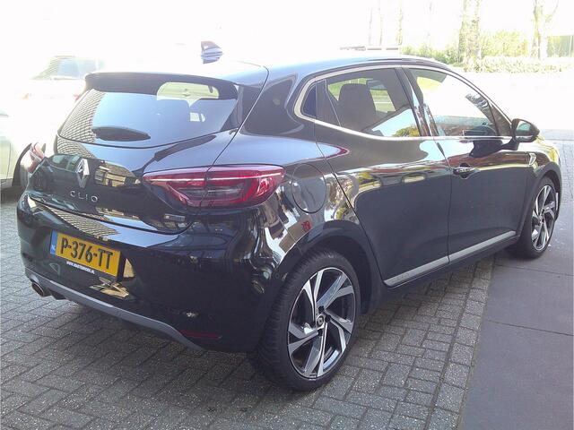 Renault CLIO 1.0 TCe R.S. Line Staat in De Krim
