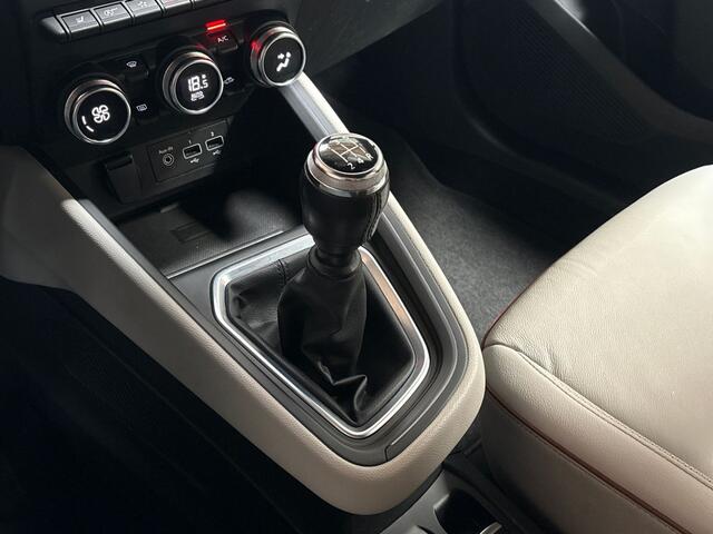 Renault CLIO 1.0 TCe Initiale Paris (VIRTUAL COCKPIT, APPLE CARPLAY, GROOT NAVI, LEDER, STUUR/STOELVERWARMING, CAMERA, SPORTSTOELEN, KEYLESS, GETINT GLAS, LM VELGEN, ZWART HEMEL, NIEUWSTAAT)