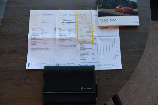 Renault CLIO 1.0 TCe Intens 360 graden camera/Stoelverwarming/Lane assist/Cruise control/Apple carplay/Dodehoek detectie/Parkeersensoren/Licht metaal