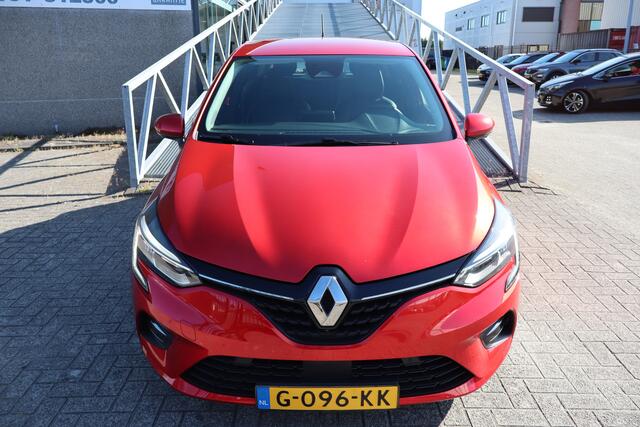 Renault CLIO 1.0 TCe Intens 360 graden camera/Stoelverwarming/Lane assist/Cruise control/Apple carplay/Dodehoek detectie/Parkeersensoren/Licht metaal