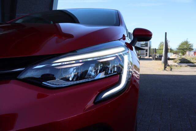 Renault CLIO 1.0 TCe Intens 360 graden camera/Stoelverwarming/Lane assist/Cruise control/Apple carplay/Dodehoek detectie/Parkeersensoren/Licht metaal