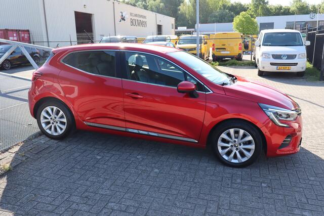 Renault CLIO 1.0 TCe Intens 360 graden camera/Stoelverwarming/Lane assist/Cruise control/Apple carplay/Dodehoek detectie/Parkeersensoren/Licht metaal