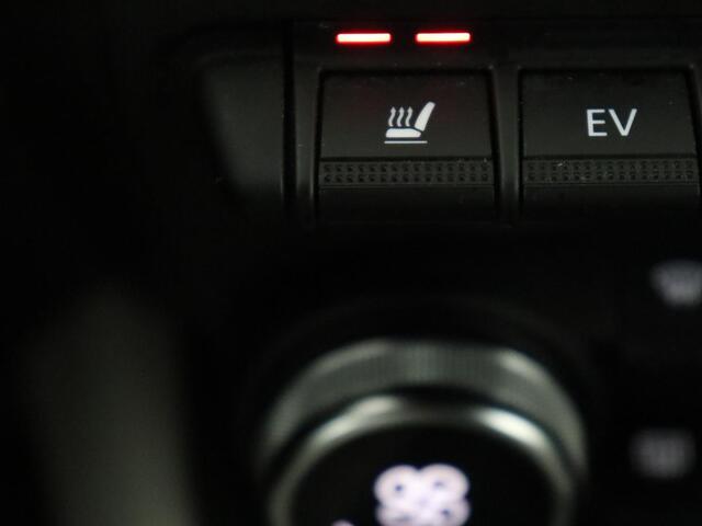Renault CLIO 1.6 E-Tech Hybrid 140 Initiale Paris | Leder | Stoelverwarming | Carplay | Keyless | Park Assist | Full LED | Navigatie | Climate control | Stuurverwarming | DAB | Bluetooth