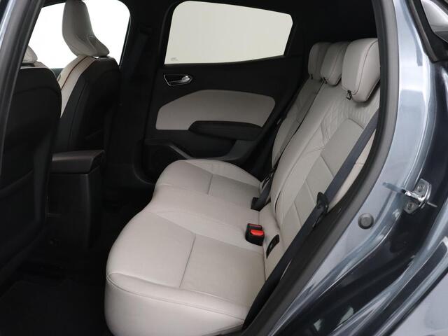 Renault CLIO 1.6 E-Tech Hybrid 140 Initiale Paris | Leder | Stoelverwarming | Carplay | Keyless | Park Assist | Full LED | Navigatie | Climate control | Stuurverwarming | DAB | Bluetooth