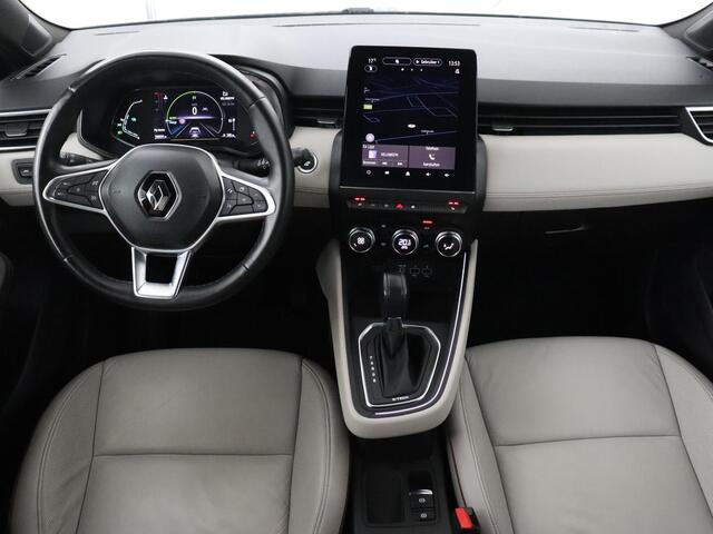 Renault CLIO 1.6 E-Tech Hybrid 140 Initiale Paris | Leder | Stoelverwarming | Carplay | Keyless | Park Assist | Full LED | Navigatie | Climate control | Stuurverwarming | DAB | Bluetooth